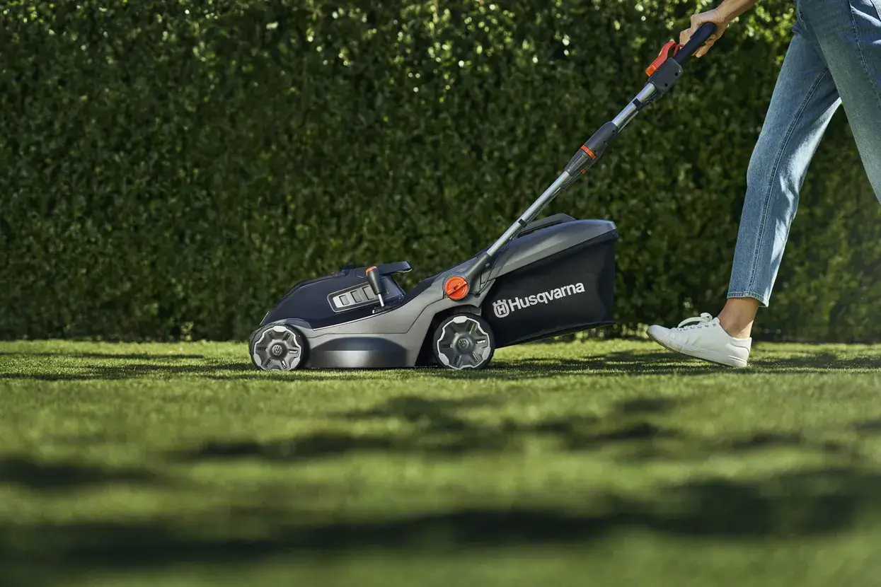 Husqvarna Aspire LC34-P4A Lawn Mower without battery & charger